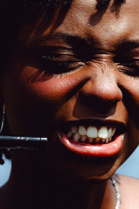 how to wear bold lips guide for deep and brown skin tones